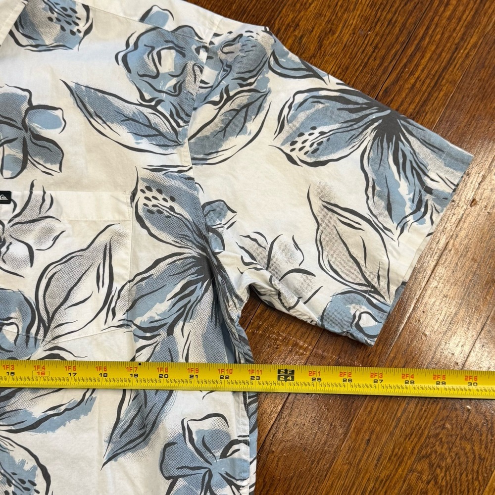 Quicksilver Men's Large Blue/gray Tropical Skull Pattern  Button Up Casual - Picture 5 of 6